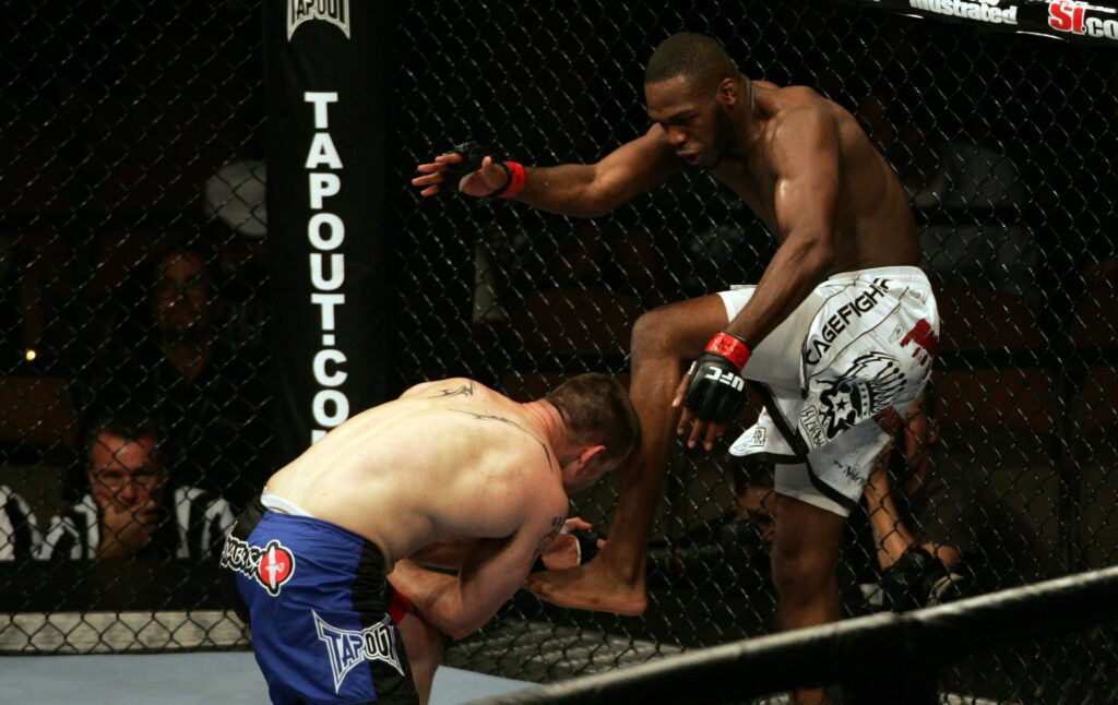 11 July 2009: Jon Jones in white trunks kicks at Jake O Brien during their Light Heavyweight bout at the UFC 100 event at the Mandalay Bay Events Center in Las Vegas, NV. MMA: JUL 11 UFC 100 PUBLICATIONxINxGERxSUIxAUTxHUNxRUSxSWExNORxONLY Icon357090710208100 EDITORIAL USE ONLY