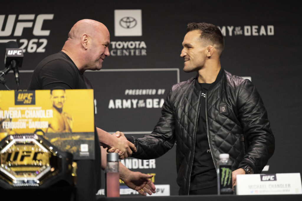 May 13, 2021, Houston, Texas, USA: HOUSTON - May 13, 2021: for SPORTS. UFC President Dana White (left) UFC No 4. Lightweight Michael Chandler (right) shake hands at an open-to-the-public press conference, PK, Pressekonferenz hosted at the George R. Brown Convention Center ahead of UFC 262 Olivera vs. Chandler on Saturday. Houston USA - ZUMAb177 20210513_zap_b177_020 