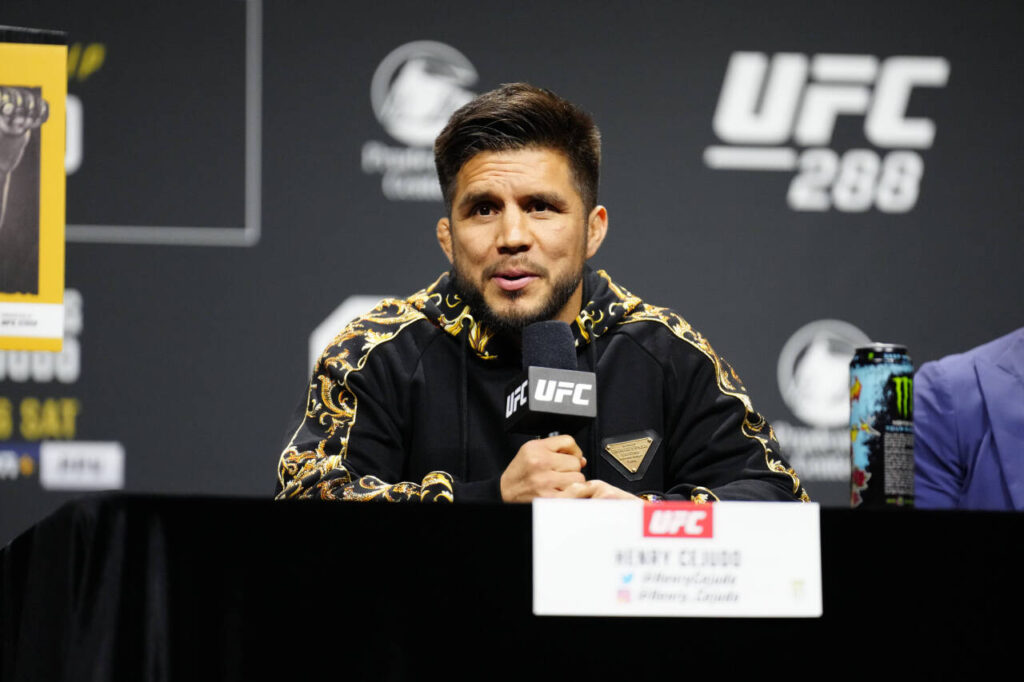 May 4, 2023, Newark, NJ, NEWARK, NJ, United States: Newark NJ - May 4: Henry Cejudo speaks to the press and the fans at UFC288 - Sterling vs Cejudo - press conference, PK, Pressekonferenz at Prudential Center on May 4, 2023 in Newark, NJ Newark, NJ United States - ZUMAp175 20230504_zsa_p175_079 
