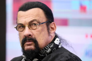 WTF – Steven Seagal is… the size bully