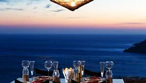 Enjoy a Luxurious Dine-In Experience At The Best Beach Restaurants In Mumbai