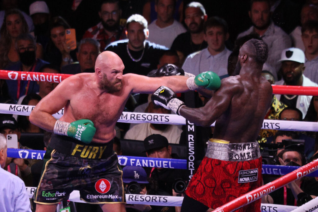 Tyson Fury attempts to land a leaning jab against Deontay Wilder during the Tyson Fury vs Deontay Wilder III 12-round Heavyweight boxing match, at the T-Mobile Arena in Las Vegas, Nevada on Saturday, October 9th, 2021. PUBLICATIONxINxGERxSUIxAUTxHUNxONLY LAV2021100957 JAMESxATOA